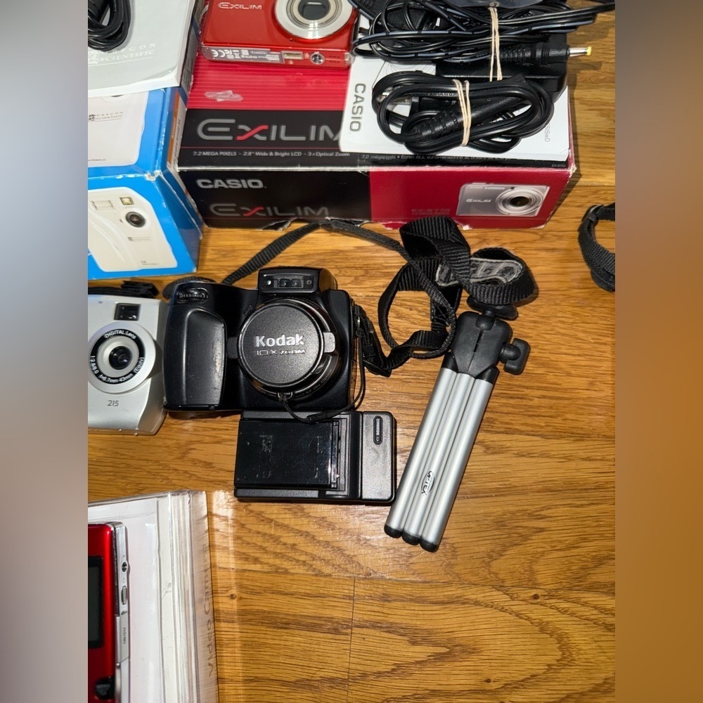 Lot Of 7 Mixed Digital Cameras​​​ - Picture 6 of 10